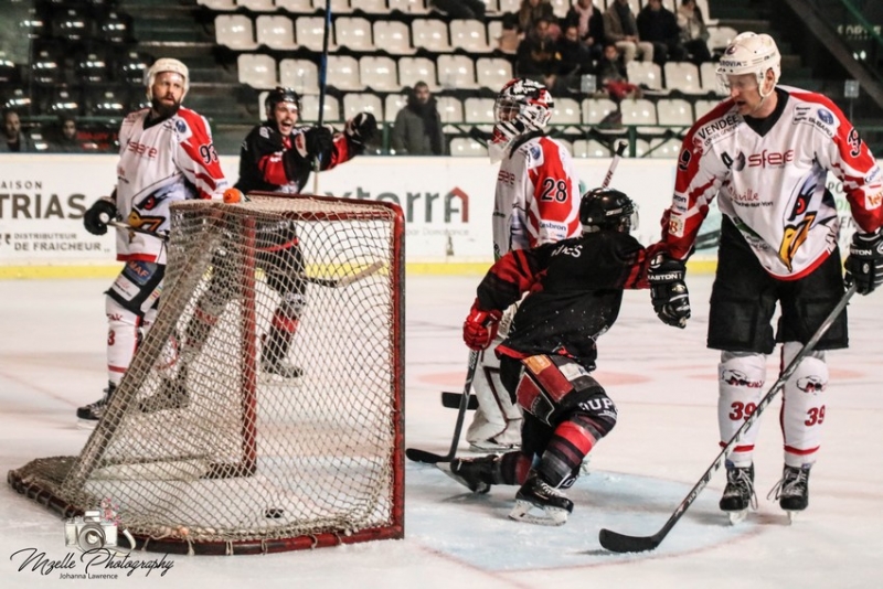 Photo hockey Division 3 - Division 3 : journée du 05 janvier 2019 : Bordeaux II vs La Roche-sur-Yon II - Leçon de hockey vendéenne !