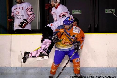 Photo hockey Division 3 - Division 3 : journée du 17-18 octobre 2015 : Clermont-Ferrand II vs Annecy II - Les Chevaliers du Lac coulent la réserve des Sangliers Arvernes