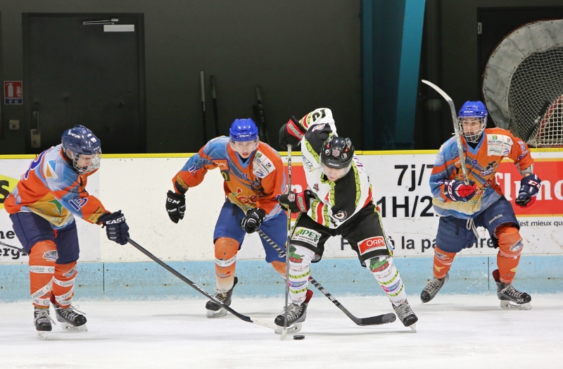 Photo hockey Division 3 - Division 3 : Journée du 23 décembre 2017 : Clermont-Ferrand II vs Nimes - Un beau cadeau de Noël avant l’heure