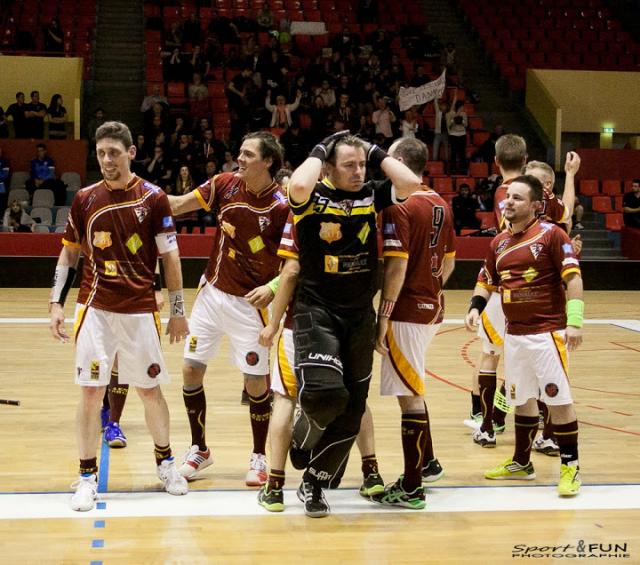 Photo hockey Floorball  - Floorball  - Prise de la température : Trolls d