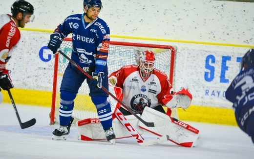 Photo hockey Hockey en Europe -  : Chamonix  vs Vítkovice  - Vítkovice assomme les Pionniers