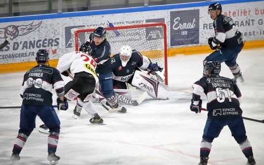 Photo hockey Hockey en France -  : Angers  vs Amiens  - Angers vs Amiens : 4ème victoire pour les Ducs