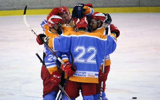 Photo hockey Hockey en France -  : Annecy vs Mont-Blanc - Le preux Chevalier terrasse le Yéti