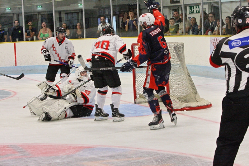 Photo hockey Hockey en France -  : Clermont-Ferrand vs Toulouse-Blagnac - Clermont, une préparation sur les bons rails