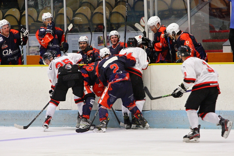 Photo hockey Hockey en France -  : Clermont-Ferrand vs Toulouse-Blagnac - Clermont, une préparation sur les bons rails