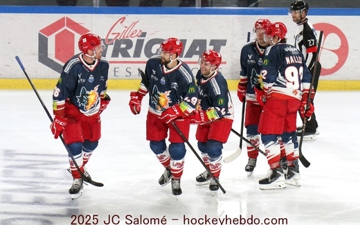Photo hockey Hockey en France - : Grenoble vs Chamonix - Reprise du hockey à Pôle Sud Photo hockey Hockey en France - : Grenoble vs Chamonix - Reprise du hockey à Pôle Sud