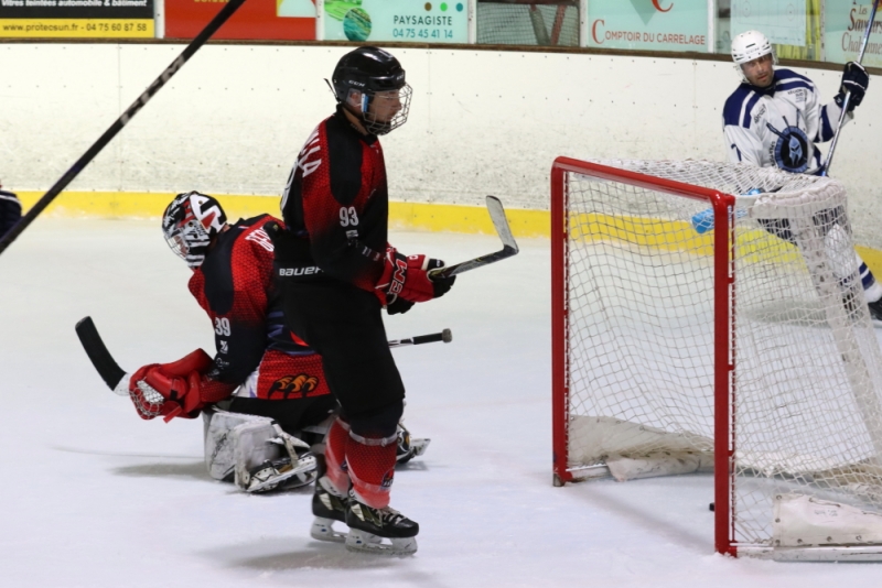 Photo hockey Hockey en France -  : Marseille vs La Roche-sur-Yon II - Les Aigles se qualifient au bout du suspense - TF 1/2 Finale 1