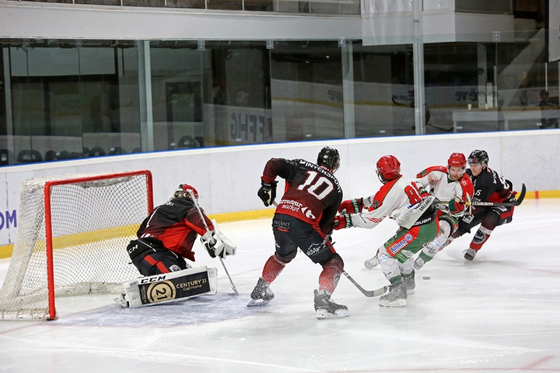 Photo hockey Hockey en France -  : Mont-Blanc vs Morzine-Avoriaz - Renversant !