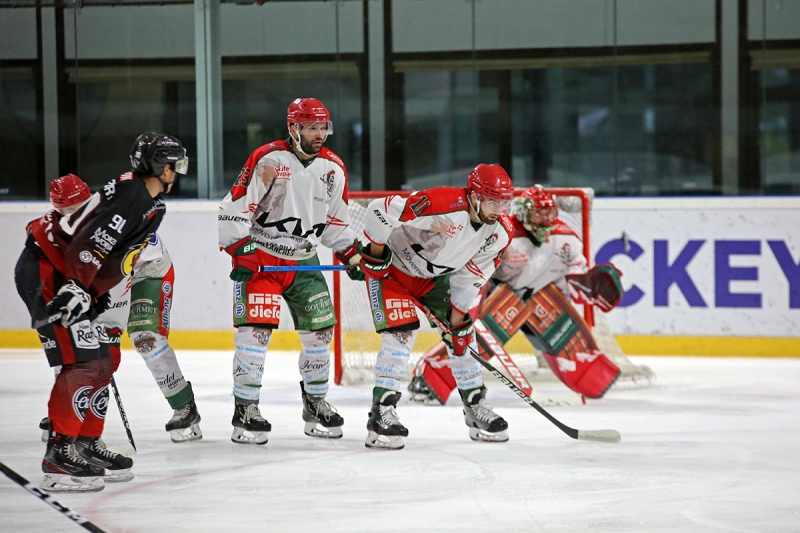 Photo hockey Hockey en France -  : Mont-Blanc vs Morzine-Avoriaz - Renversant !