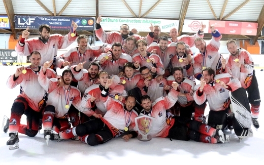 Photo hockey Hockey en France -  : Paris (FV) vs La Roche-sur-Yon II - FINALE - Les Aigles montrent qui ils sont !