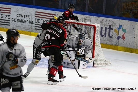 Photo hockey Hockey en France -  : Rouen vs Amiens  - Rouen conclue sa prépa par une victoire.