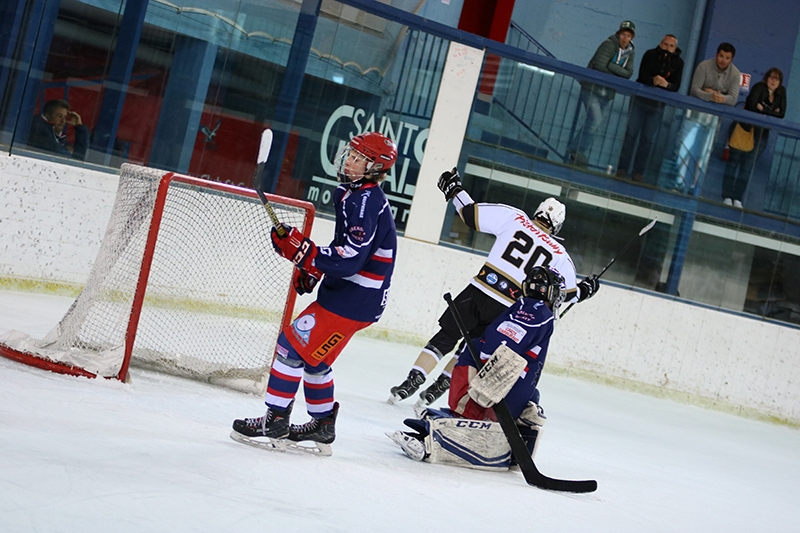 Photo hockey Hockey Mineur - Hockey Mineur - 1/2 finale U15 : Une entrée en matière disputée