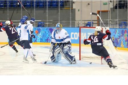 Photo hockey Jeux olympiques - Jeux olympiques - JO : USA vs Finlande - Les Américaines logiquement