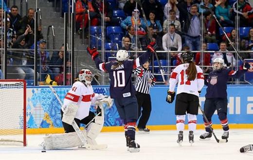 Photo hockey Jeux olympiques - Jeux olympiques - JO : USA vs Suisse - Les Américaines bien trop fortes