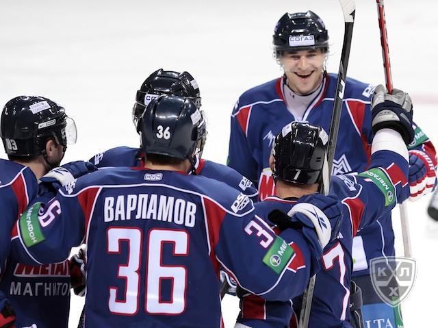 Photo hockey KHL - Kontinental Hockey League - KHL - Kontinental Hockey League - KHL : Magnitogorsk  bloqué en 1/4