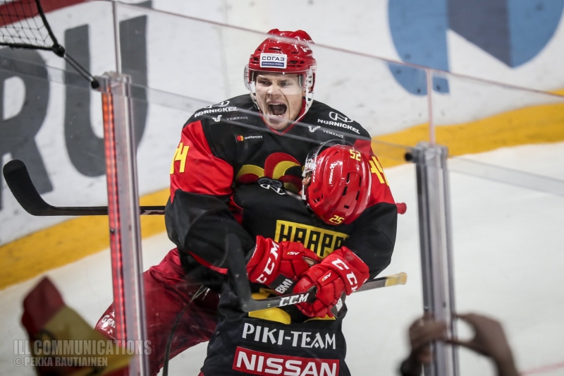 Photo hockey KHL - Kontinental Hockey League - KHL - Kontinental Hockey League - KHL : Retournée accrobatique