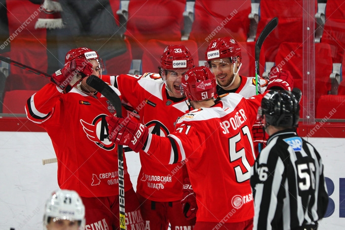 Photo hockey KHL - Kontinental Hockey League ARCHIVES - KHL - Kontinental Hockey League ARCHIVES - KHL : La voiture rouge repart