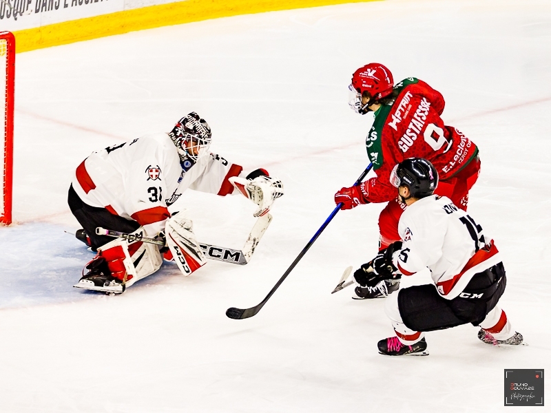 Photo hockey Ligue Magnus - Ligue Magnus  : 12ème journée : Cergy-Pontoise vs Chamonix  - Chamonix profite des heures sombres de Cergy