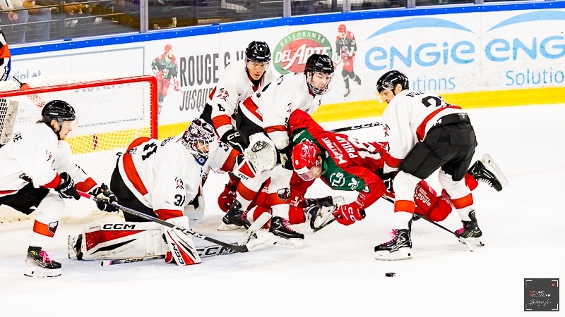 Photo hockey Ligue Magnus - Ligue Magnus  : 12ème journée : Cergy-Pontoise vs Chamonix  - Chamonix profite des heures sombres de Cergy