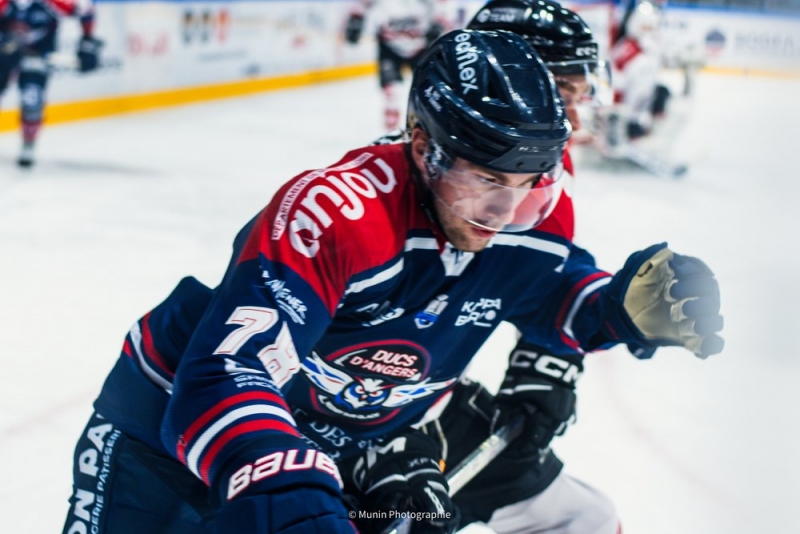 Photo hockey Ligue Magnus - Ligue Magnus  : 17ème journée : Angers  vs Amiens  - Angers déroule devant Amiens