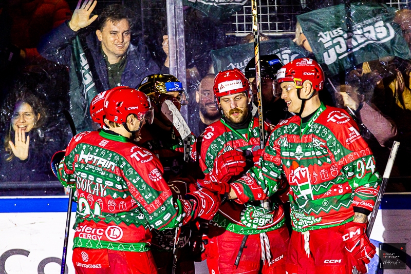 Photo hockey Ligue Magnus - Ligue Magnus  : 27ème journée : Cergy-Pontoise vs Anglet - Le Hormadi : cadeau de noël de Sokay aux Jokers