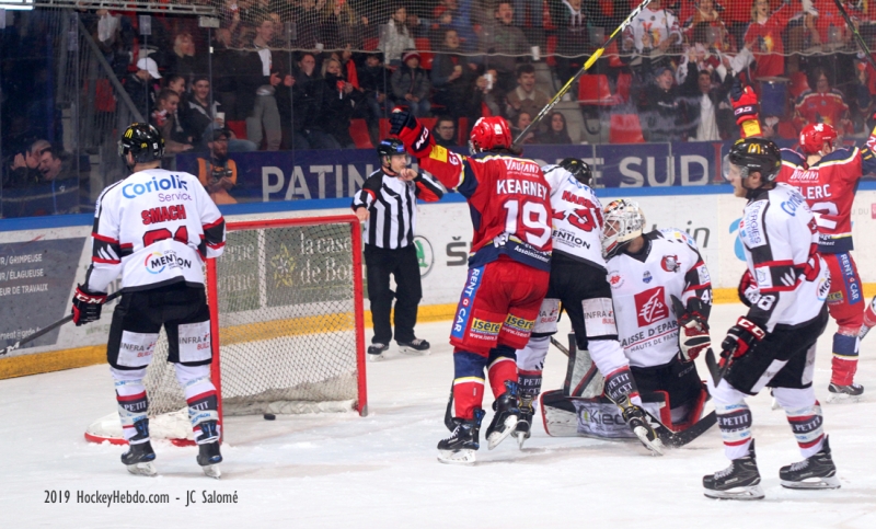 Photo hockey Ligue Magnus - Ligue Magnus - 1/2 finale match 1 : Grenoble  vs Amiens  - Des Brûleurs De Loups intraitables