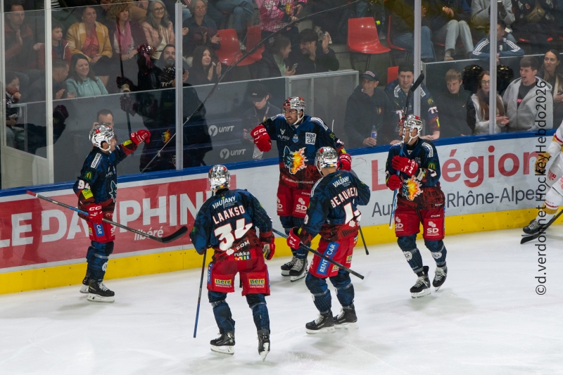 Photo hockey Ligue Magnus - Ligue Magnus : 10ème journée : Grenoble vs Nice - Grenoble écrase Nice et confirme sa domination en Magnus Photo hockey Ligue Magnus - Ligue Magnus : 10ème journée : Grenoble vs Nice - Grenoble écrase Nice et confirme sa domination en Magnus