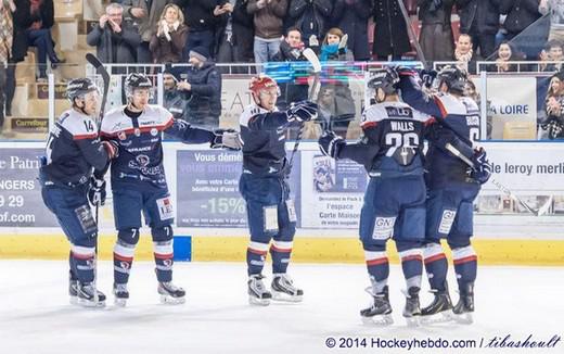 Photo hockey Ligue Magnus - Ligue Magnus : 11ème journée : Angers  vs Strasbourg  - Crowder tire et marque !