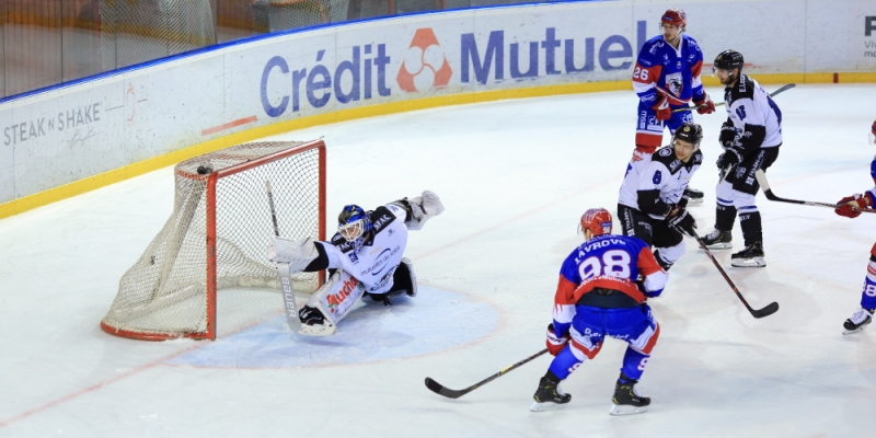 Photo hockey Ligue Magnus - Ligue Magnus : 12ème journée : Lyon vs Gap  - Lyon sort les crocs