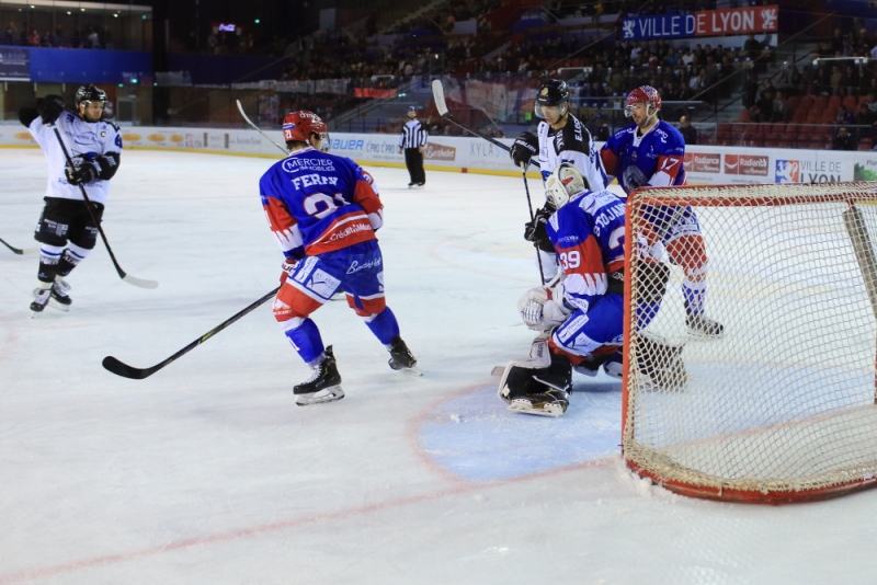 Photo hockey Ligue Magnus - Ligue Magnus : 12ème journée : Lyon vs Gap  - Lyon sort les crocs