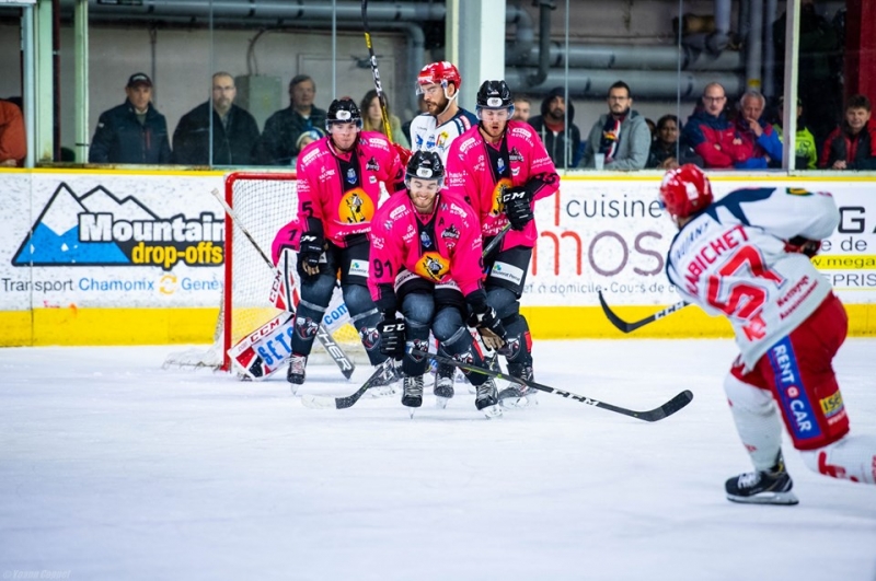 Photo hockey Ligue Magnus - Ligue Magnus : 15ème journée : Chamonix  vs Grenoble  - Les Pionniers ont donné du fil à retordre à Grenoble