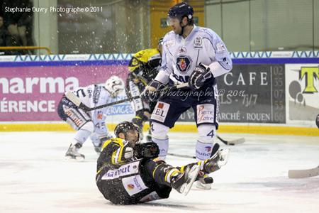 Photo hockey Ligue Magnus - Ligue Magnus : 19ème journée : Rouen vs Angers  - Rouen au forceps