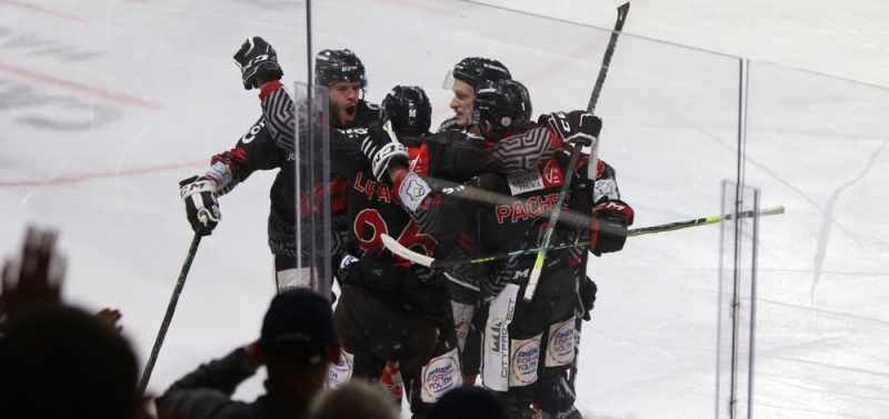 Photo hockey Ligue Magnus - Ligue Magnus : 1ère journée : Amiens  vs Angers  - Les Ducs ont fini par avoir la peau des Gothiques