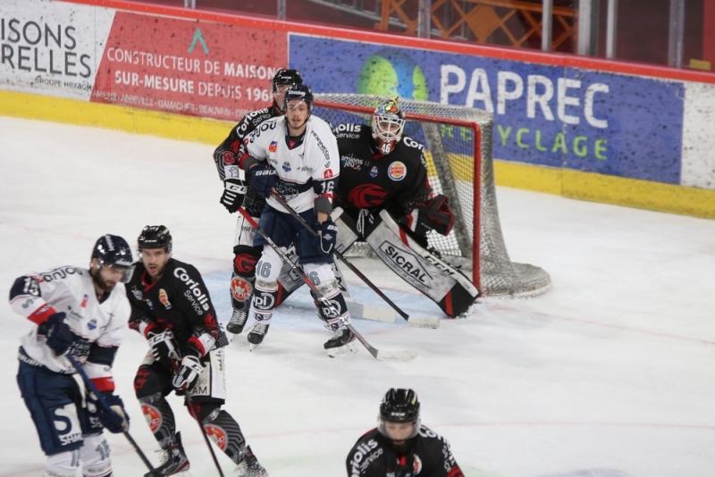 Photo hockey Ligue Magnus - Ligue Magnus : 1ère journée : Amiens  vs Angers  - Les Ducs ont fini par avoir la peau des Gothiques