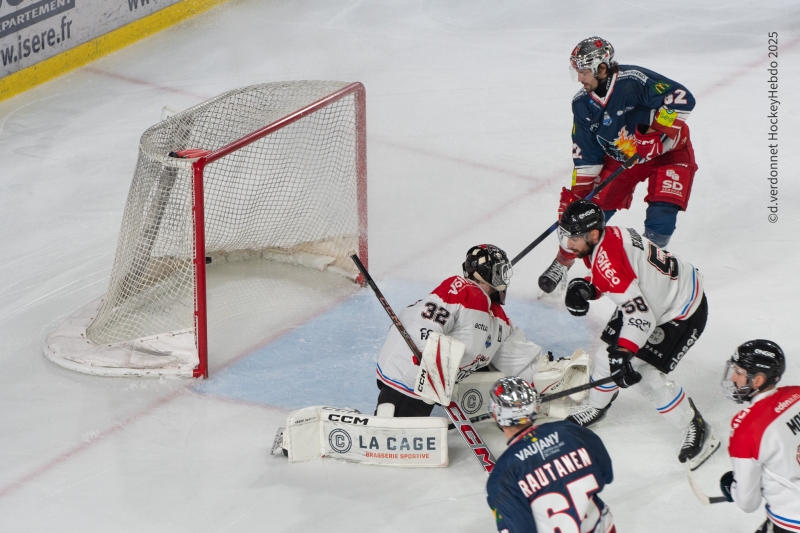 Photo hockey Ligue Magnus - Ligue Magnus : 1ere journée : Grenoble vs Bordeaux - Grenoble domine Bordeaux pour la reprise ! Photo hockey Ligue Magnus - Ligue Magnus : 1ere journée : Grenoble vs Bordeaux - Grenoble domine Bordeaux pour la reprise !