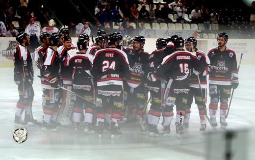 Photo hockey Ligue Magnus - Ligue Magnus : 1ère journée : Bordeaux vs Lyon - Le héros s\ Photo hockey Ligue Magnus - Ligue Magnus : 1ère journée : Bordeaux vs Lyon - Le héros s\