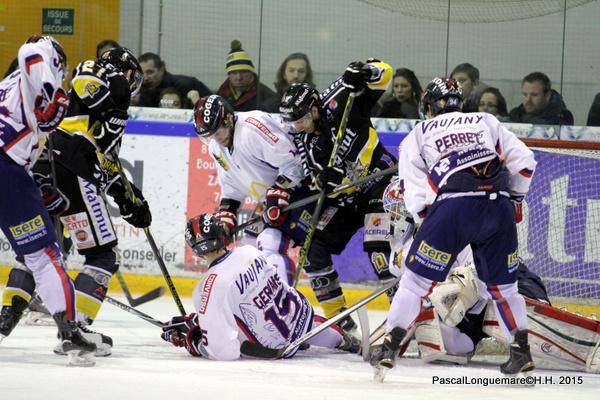 Photo hockey Ligue Magnus - Ligue Magnus : 21ème journée : Rouen vs Grenoble  - Rouen en costaud