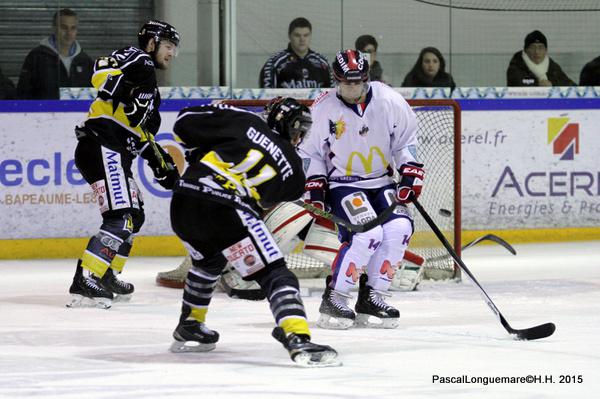 Photo hockey Ligue Magnus - Ligue Magnus : 21ème journée : Rouen vs Grenoble  - Rouen en costaud