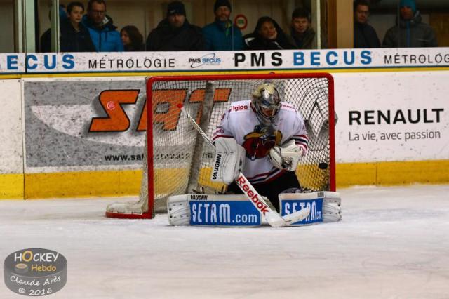 Photo hockey Ligue Magnus - Ligue Magnus : 22ème journée : Chamonix  vs Morzine-Avoriaz - Chamois fier, Pingouin ventre à terre...