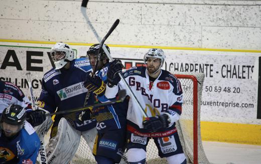 Photo hockey Ligue Magnus - Ligue Magnus : 23ème journée  : Chamonix  vs Grenoble  - Les Chamois avaient une faim de loup