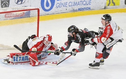 Photo hockey Ligue Magnus - Ligue Magnus : 24ème journée : Amiens  vs Chamonix  - Amiens s’en sort bien