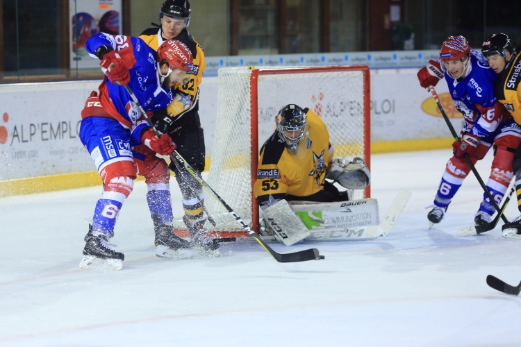 Photo hockey Ligue Magnus - Ligue Magnus : 24ème journée : Lyon vs Strasbourg  - Lyon au forceps
