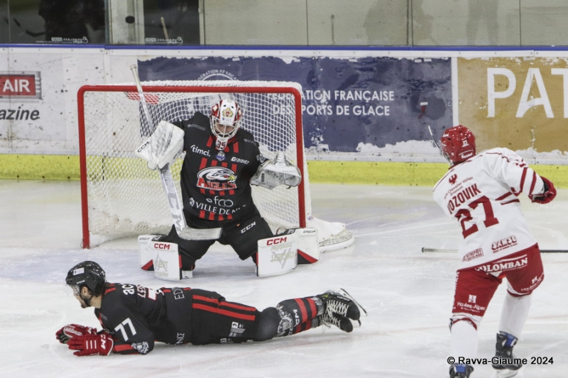 Photo hockey Ligue Magnus - Ligue Magnus : 26ème journée : Nice vs Briançon  - Douche froide pour les Aigles
