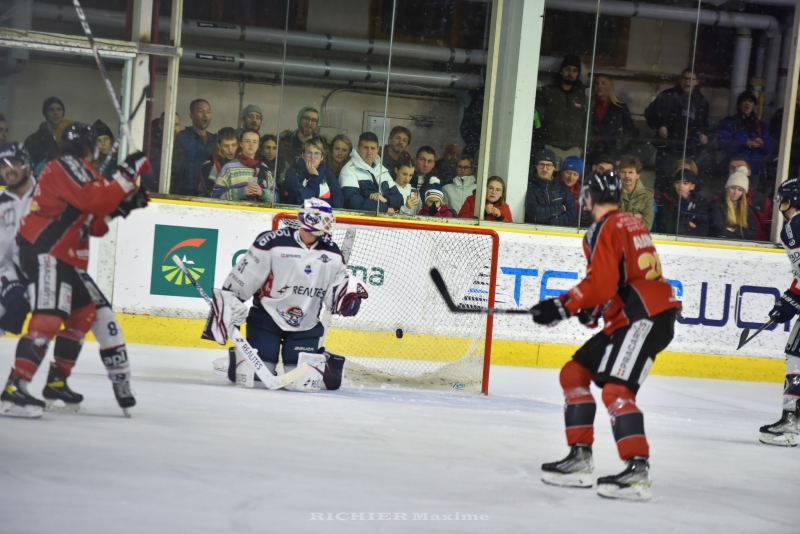 Photo hockey Ligue Magnus - Ligue Magnus : 27ème journée : Chamonix  vs Angers  - La folie s’empare de Richard Bozon !