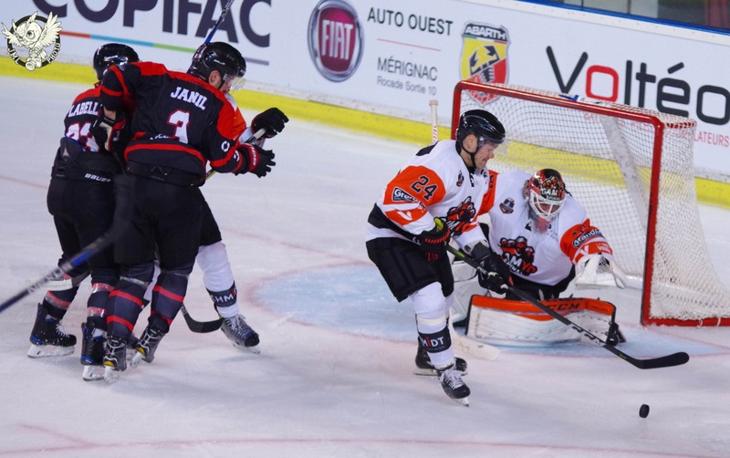 Photo hockey Ligue Magnus - Ligue Magnus : 29ème journée : Bordeaux vs Epinal  - Ronan Quemener réussit sa première... at home ! 