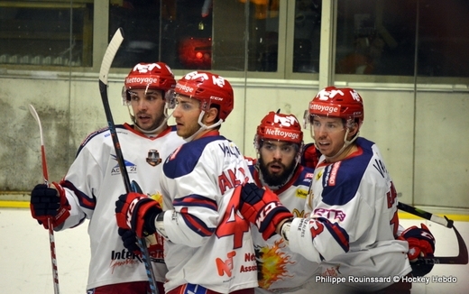 Photo hockey Ligue Magnus - Ligue Magnus : 29ème journée : Chamonix  vs Grenoble  - Les Brûleurs de Loups dominent les Pionniers