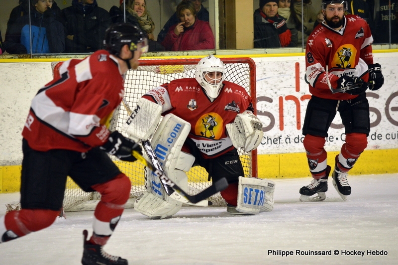 Photo hockey Ligue Magnus - Ligue Magnus : 29ème journée : Chamonix  vs Grenoble  - Les Brûleurs de Loups dominent les Pionniers
