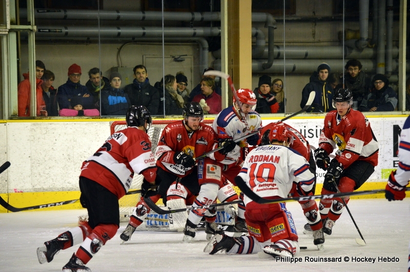 Photo hockey Ligue Magnus - Ligue Magnus : 29ème journée : Chamonix  vs Grenoble  - Les Brûleurs de Loups dominent les Pionniers