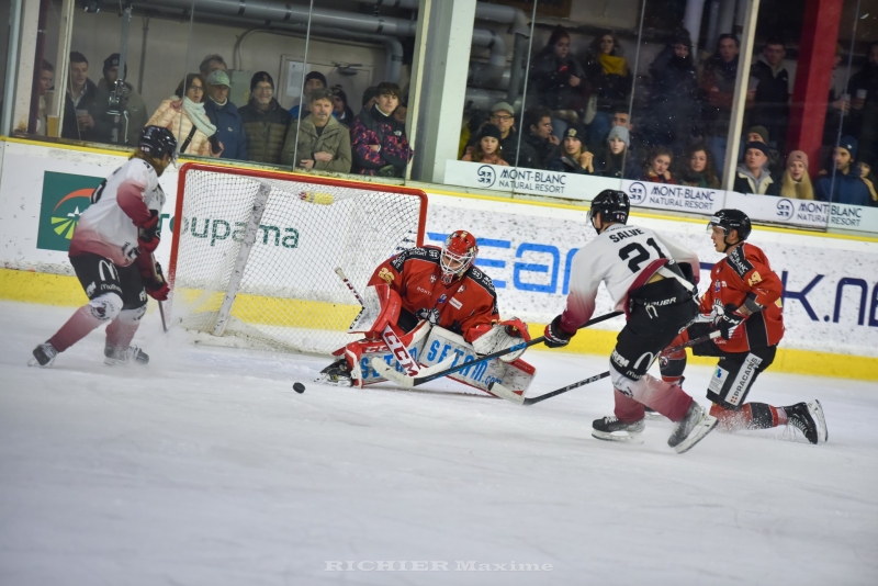 Photo hockey Ligue Magnus - Ligue Magnus : 29ème journée : Chamonix  vs Mulhouse - Richard Bozon bientôt forteresse imprenable ?!