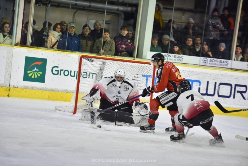 Photo hockey Ligue Magnus - Ligue Magnus : 29ème journée : Chamonix  vs Mulhouse - Richard Bozon bientôt forteresse imprenable ?!